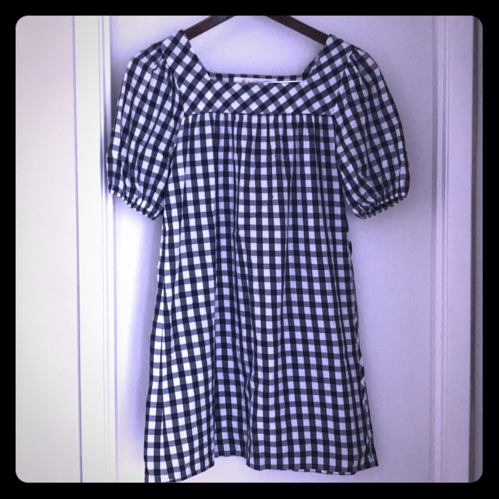 Adorable gingham Navy and white tunic!